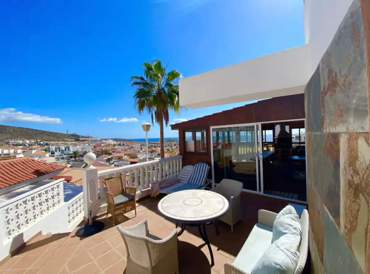 Big two-bedroom apartment in Loma Dos